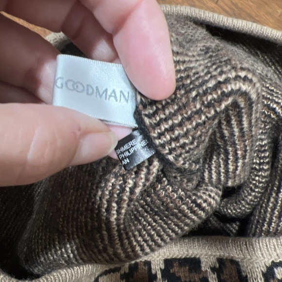 Bergdorf Goodman Leopard Cheetah Animal Print Infinity Scarf Cashmere - Picture 9 of 12